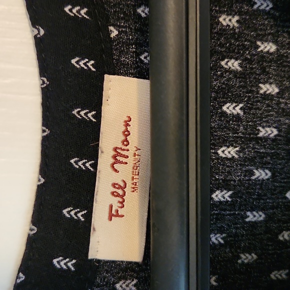 Black and White Maternity Top - Picture 3 of 4